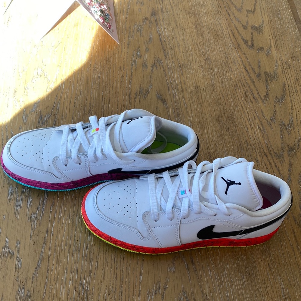 2020 Almost new Air Jordan 1 Low Multi-Color" Midsoles White Girls size 6YShoes